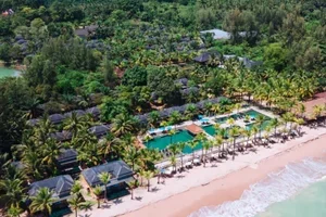 Thailand Oceanfront Khao Lak Oasis w. Daily Breakfast, Dinner & Nightly Free-Flow Cocktails