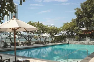 Five-Star Dubai Icon: Waterfront Palace w. Daily Breakfast & Afternoon Tea