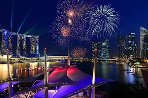 Singapore Riverside Clarke Quay Glamour w. Daily Breakfast & Nightly Cocktails
