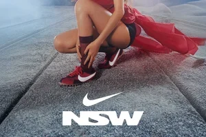ใหม่: NIKE MOON SHOE x LISA